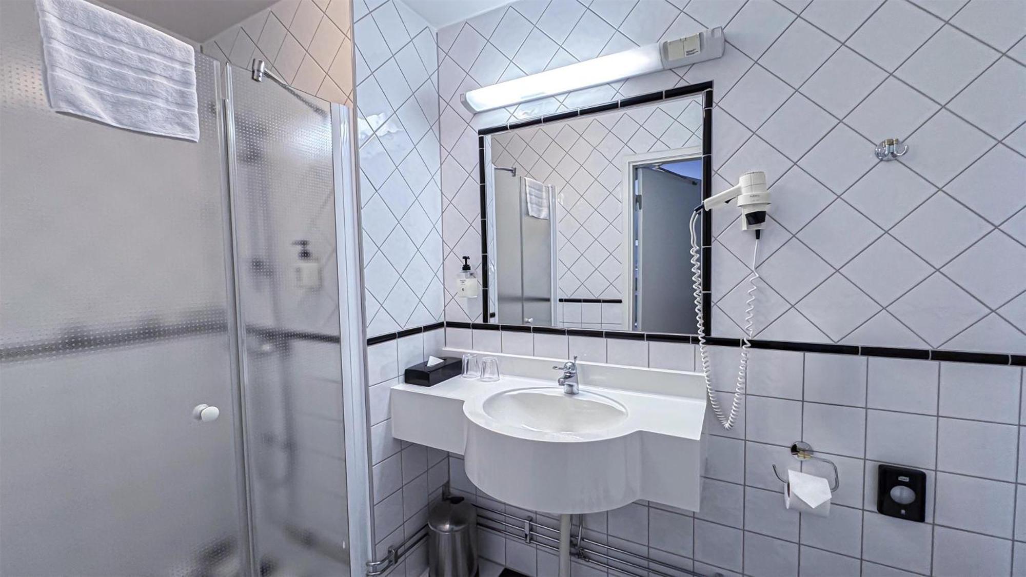 Camera Familiare con 2 Letti Singoli, 1 Letto a Castello e 1 Divano Letto - Non Fumatori